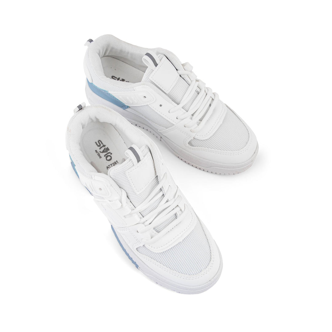 White Sneaker AT7391