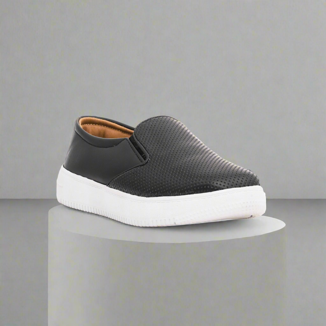 Women Black Slip-on Sneaker AT9078