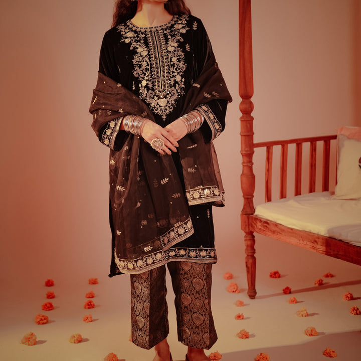 2PC- Embroidered Velvet Shirt With Jamawar Trouser PW4188