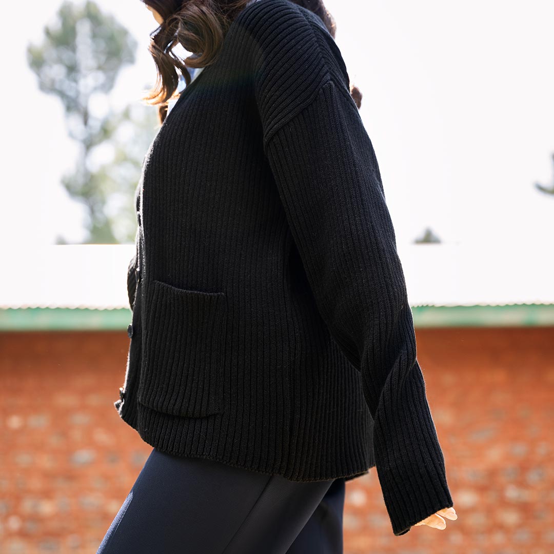 Black Plain Knitted Sweater with Pockets PW4818